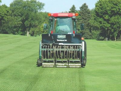 TriWave60 precisionssådd med minimal påverkan på gräsytan, kör på fairway