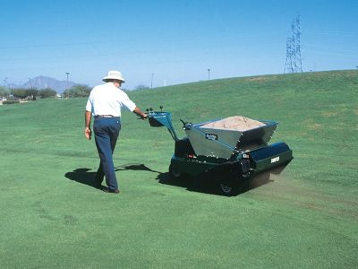 Mete-R-Matic-Self-Propelled på green